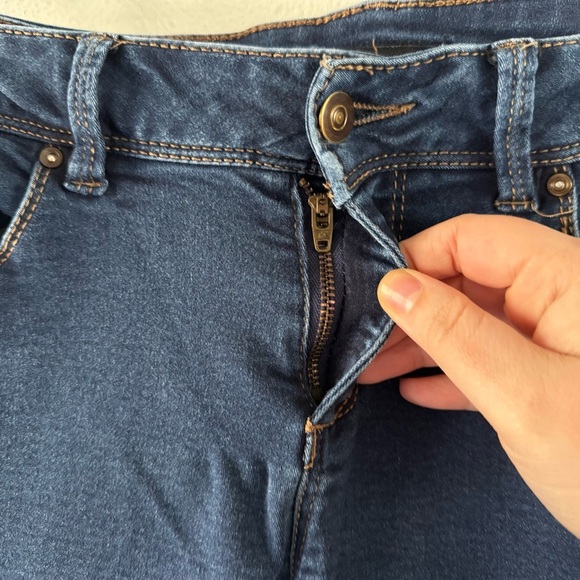 Jeans Stretch High Rise Skinny Leg Medium Wash Size 8 Everyday Versatile Staple - Picture 10 of 14